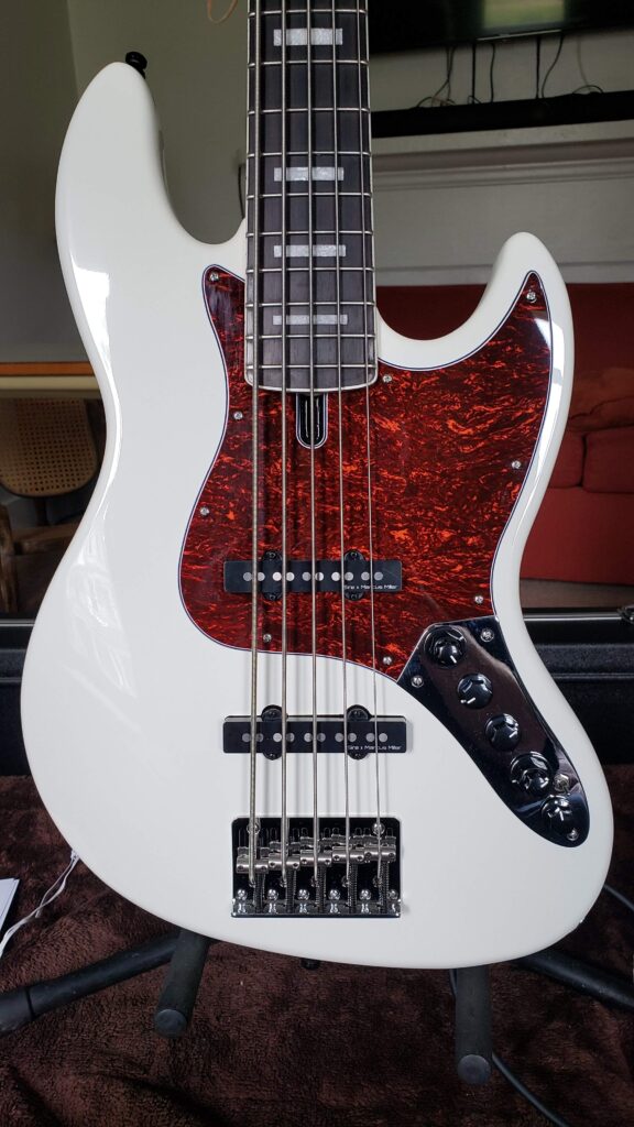 Bajo Eléctrico v7 Alder 2g 5 Cuerdas Awh Marcus Miller - Music
